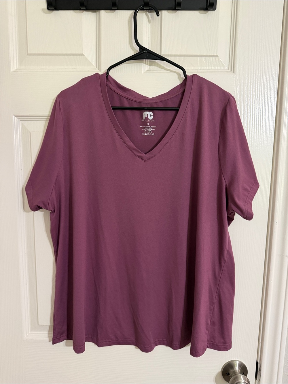 Everyday V-Neck Tee in Plum